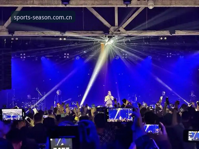 四季体育活动介绍必备 深夜狂欢到凌晨4点45分,格拉利什和皮克福德在脱衣俱乐部干了什么?四季体育平台带你复盘这场闹剧